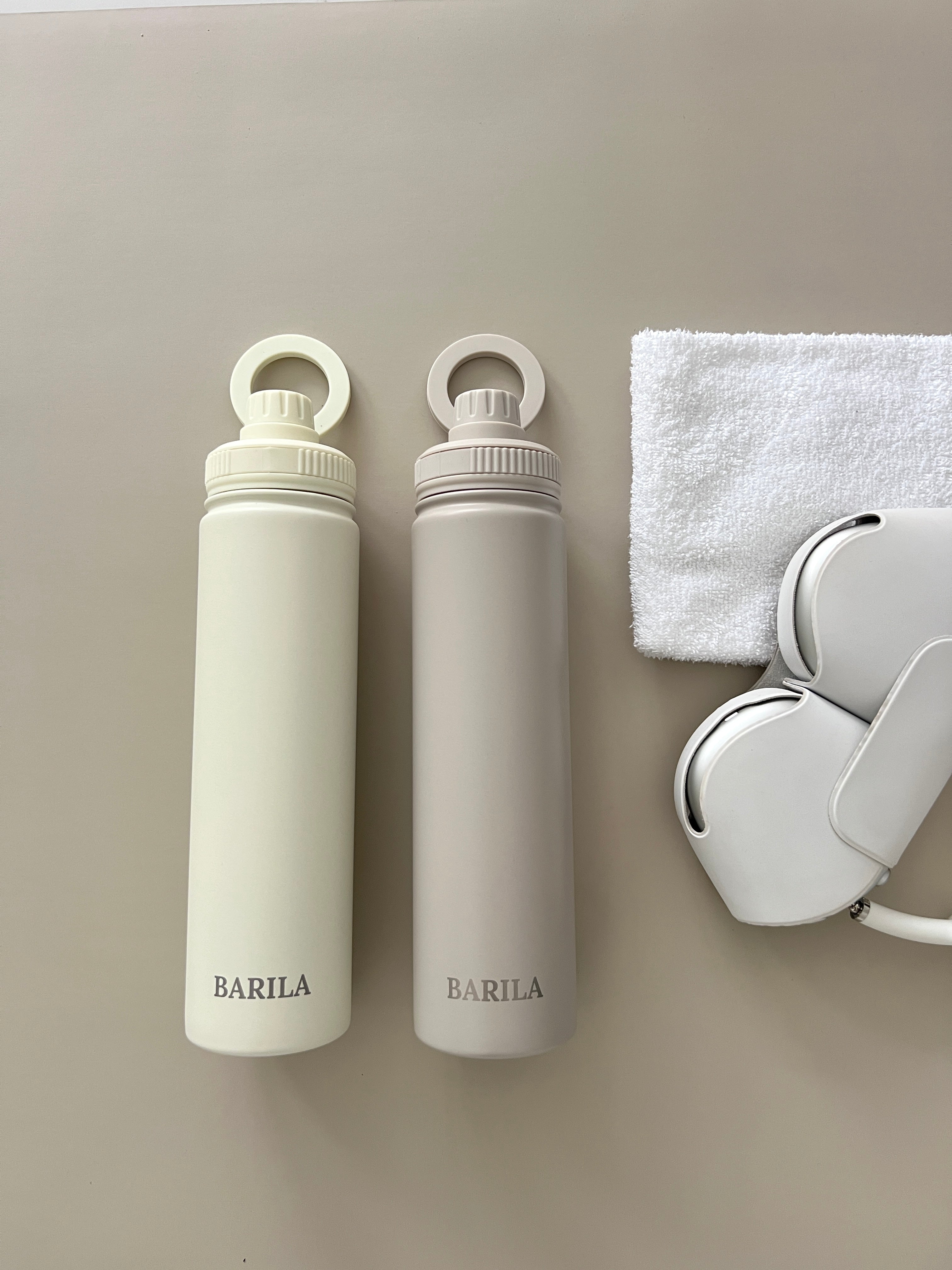 Vatnsbrúsi með magnethring fyrir síma